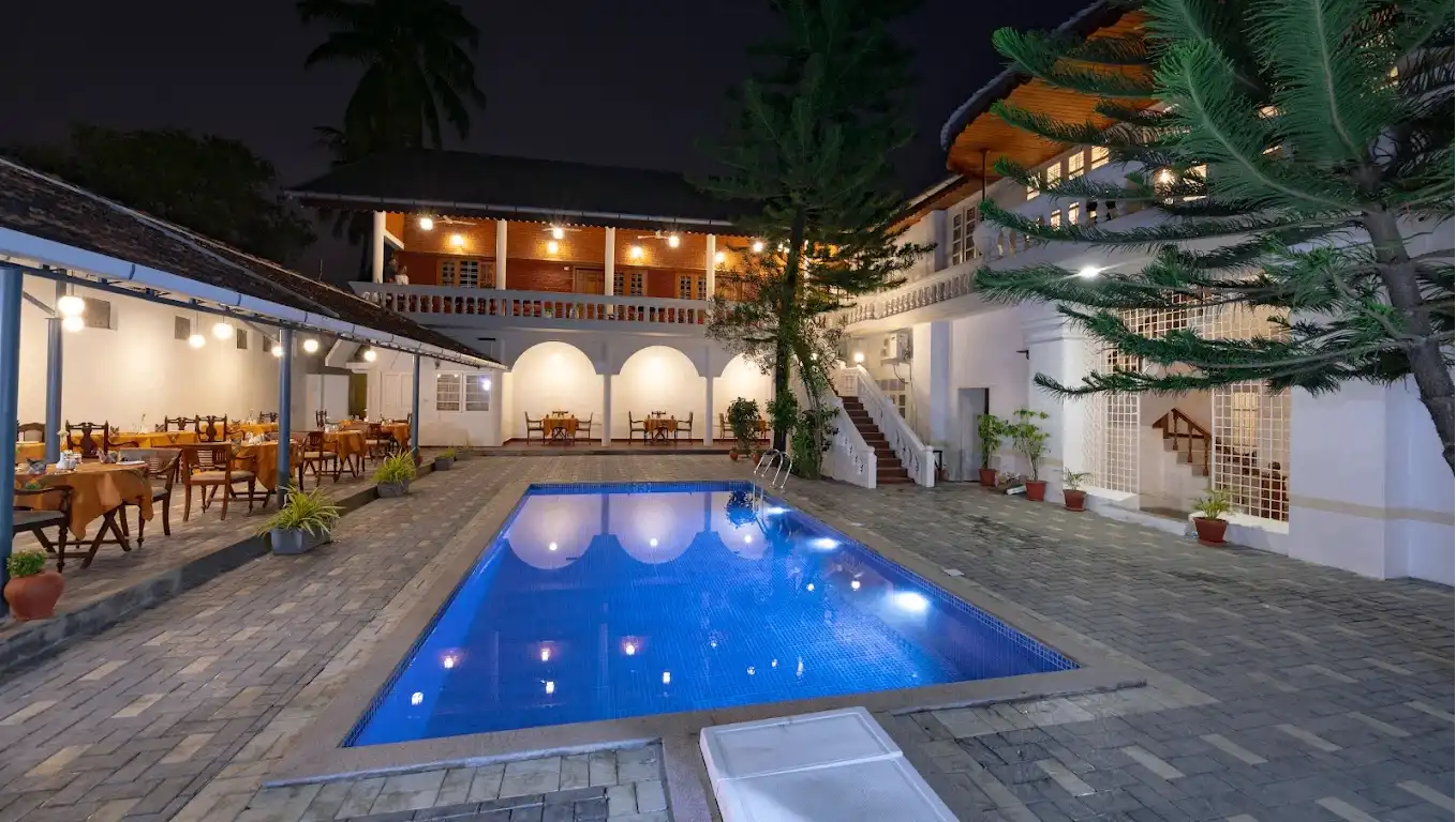 Swimming pool